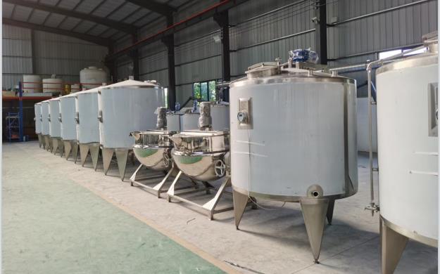 不锈钢配料罐准备发货_郑州不锈钢配料罐厂家_电加热搅拌罐