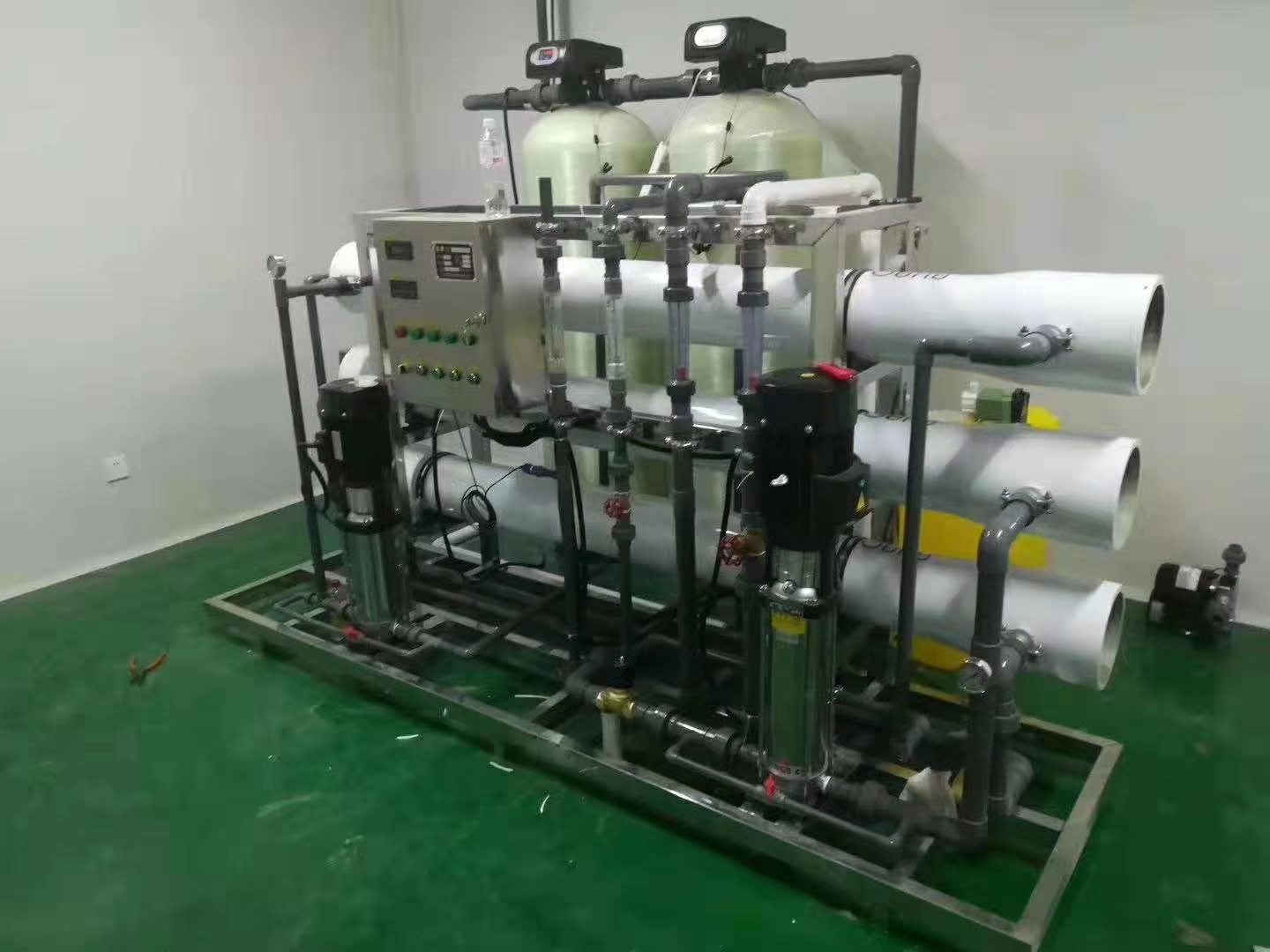  漯河辣条厂纯净水设备设_河南水处理设备厂家