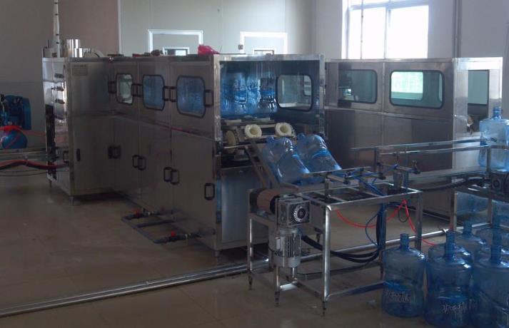 大桶水灌装设备_郑州桶装纯净水设备价格